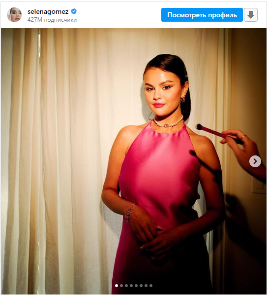 Селена Гомес в красном на вечеринке по случаю своего дня рождения (ФОТО)