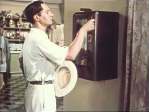 На фото изображен торговый автомат времён СССР. Помните, что он продавал?