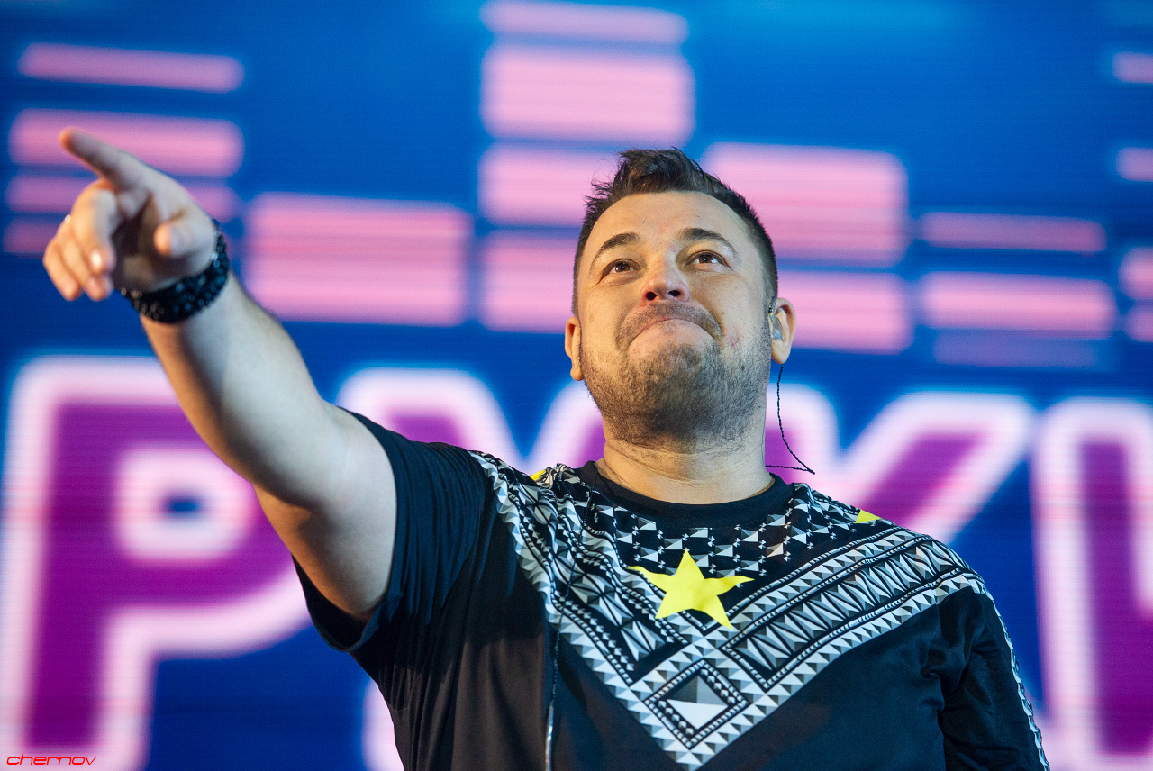 Что страшного может произойти на концерте группы "Руки Вверх"? Фанат избил двоих полицейских.