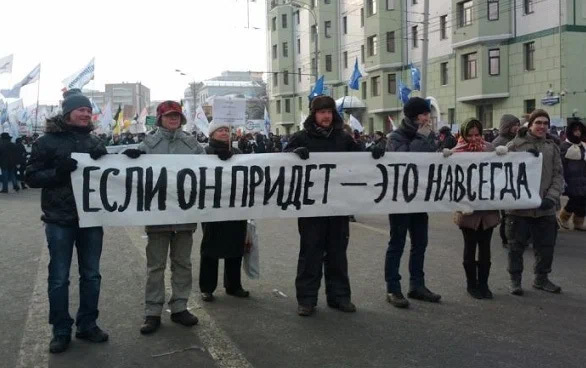 Власти принимают всё более странные законы, а депутат призвал россиян готовиться к воздушным атакам