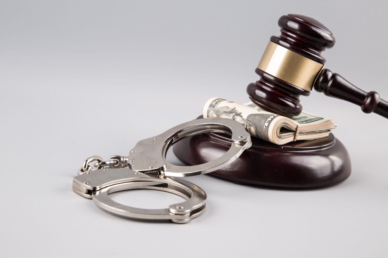 А судьи кто?. Судья - взяточница,сын - убийца,хорошо живем?