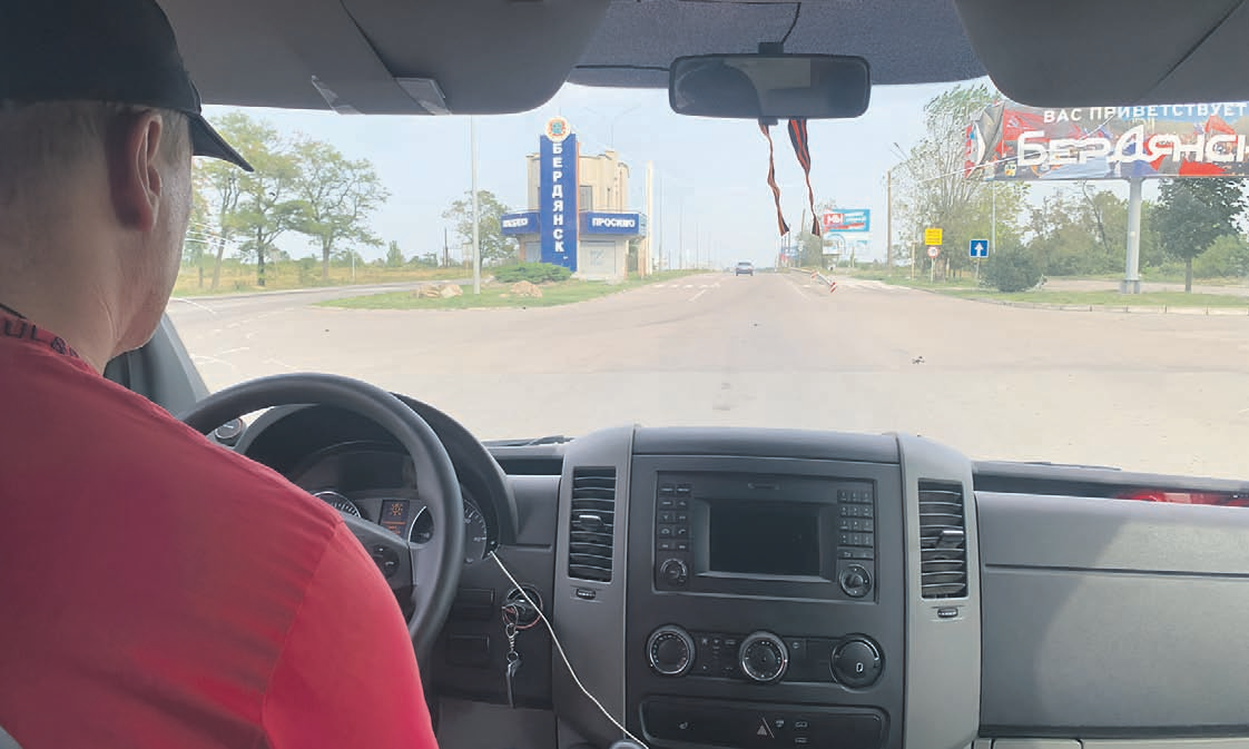 Россиянам предлагают ездить в Крым и из Крыма через зону боевых действий. Каково это – рассказал водитель маршрутки, совершающий такие поездки ежеднев