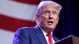 Трамп показывает в Айове, что он все еще управляет GOP - несмотря на все более глубокую криминальную опасность