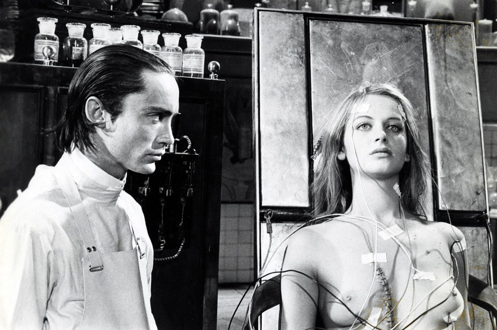 Топ 5 эротических фильмов ужасов.