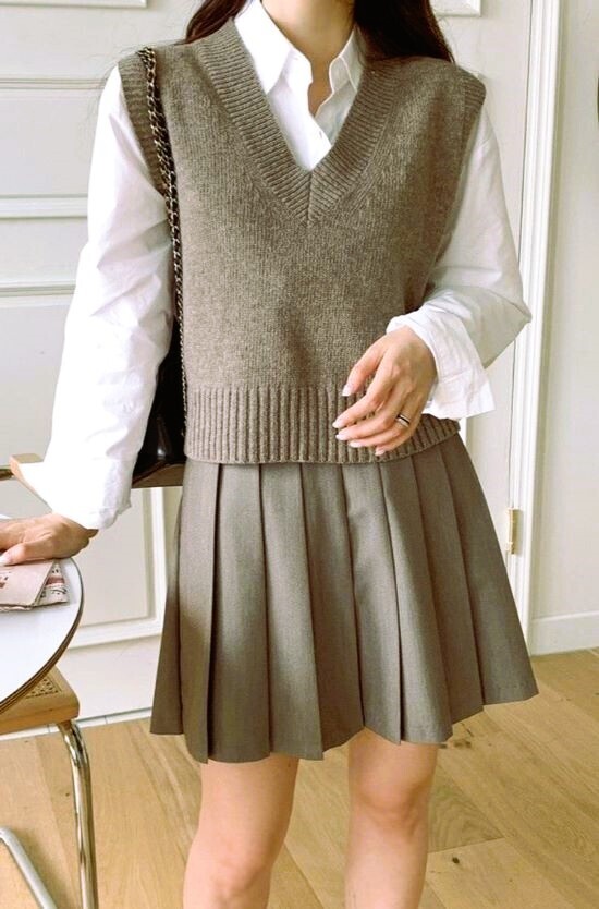 В 2024 году в России появится госстандарт на одежду для школьников. Как вы считаете, нужна ли одинаковая форма для всех детей или нет?