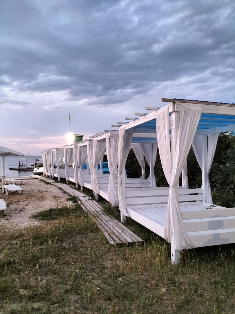 Дорого и грязно - показываю пляж в Крыму, который рекламируют, как лучший