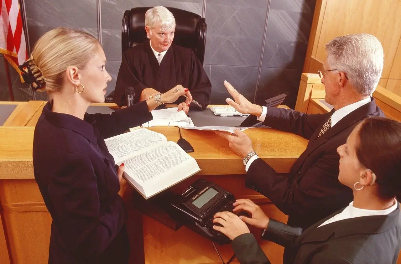 Громкие юридические дела, которые потрясли общественность: истории из залов суда