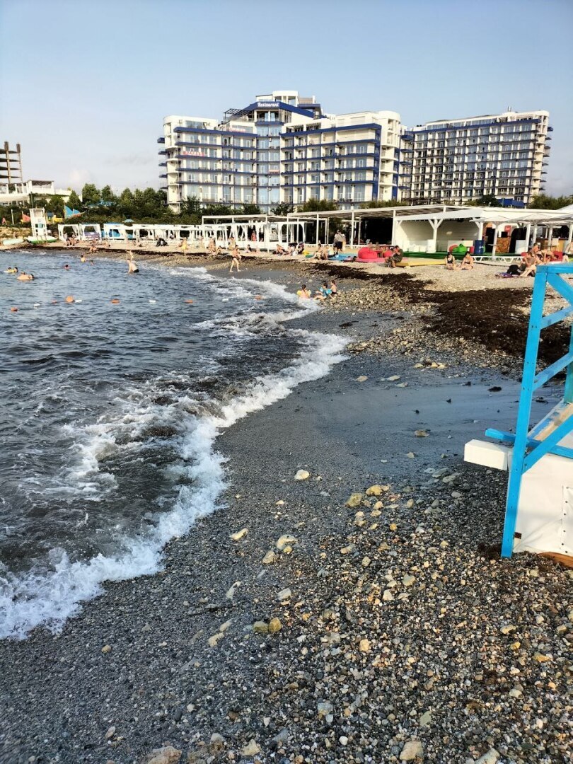 Дорого и грязно - показываю пляж в Крыму, который рекламируют, как лучший