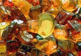 Янтарь - удивительно интересный камень,вернее не камень, а ископаемая смола. "Слезы моря", "Дар солнца"...