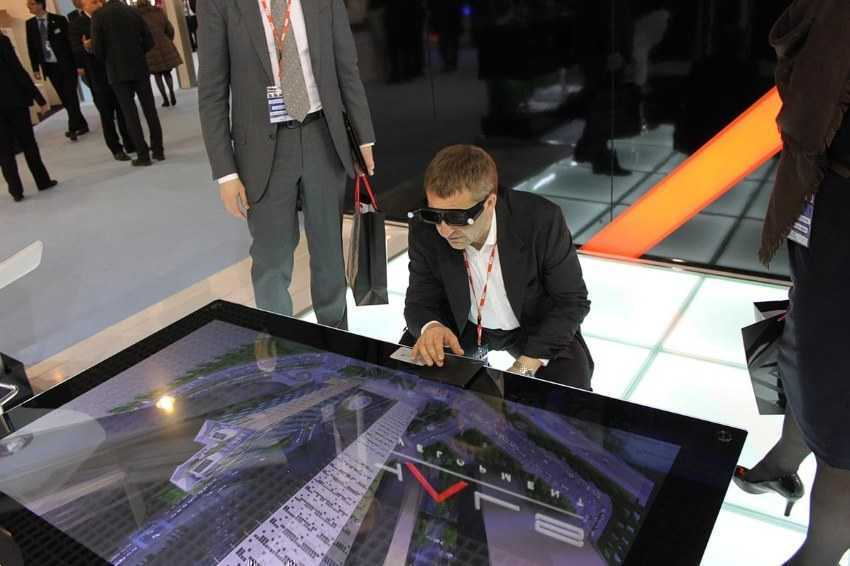 Технологии будущего: Мобильные приложения, виртуальная реальность.