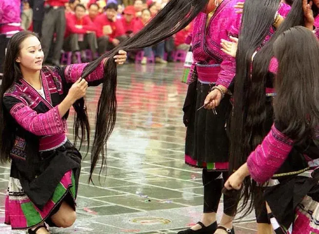 Женщины деревни Хуанлу стригут волосы только один раз в жизни