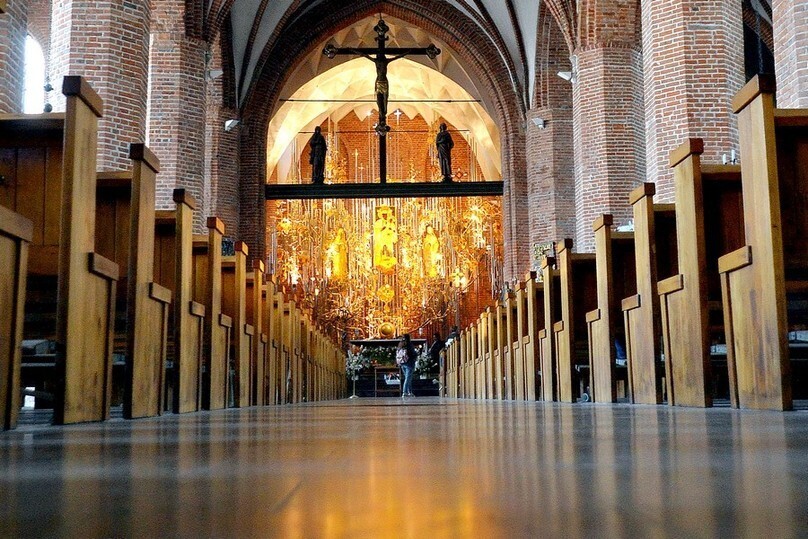 Янтарь - удивительно интересный камень,вернее не камень, а ископаемая смола. "Слезы моря", "Дар солнца"...