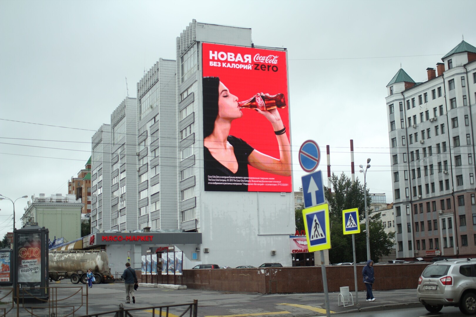 История о том, как управляющая организация получила штраф за размещение рекламной конструкции на фасаде МКД