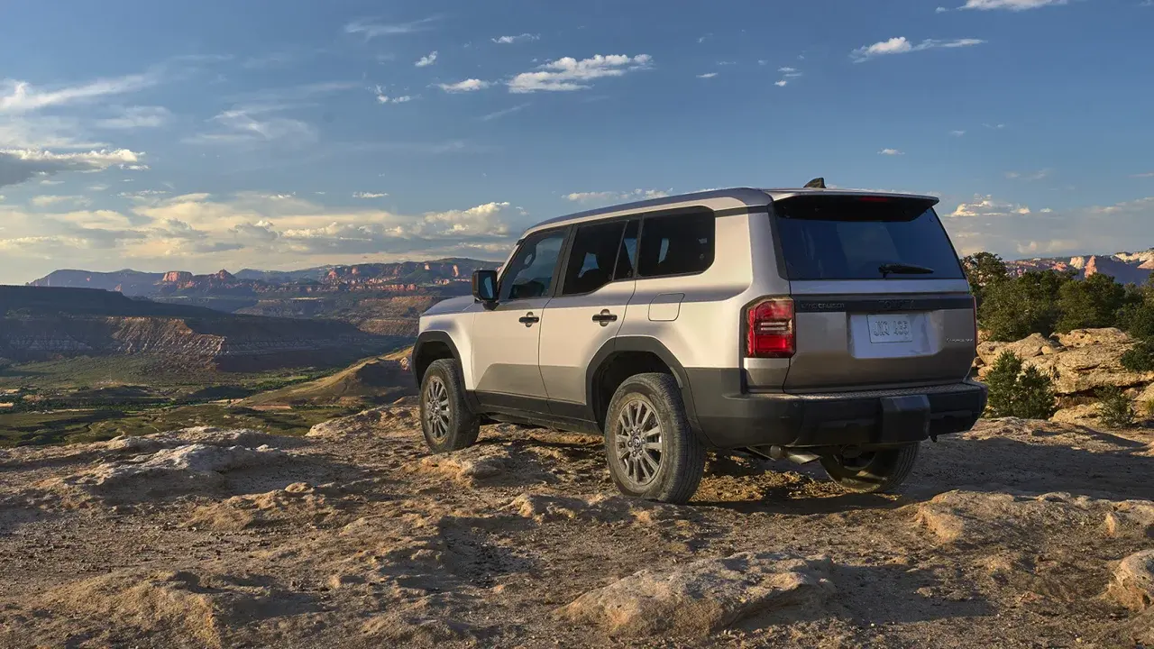 Toyota представляет возвращение Land Cruiser в ретро-стиле