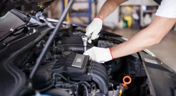 Работал 7 лет в автосалоне, рассказываю, как обманывает клиентов руководство и механики дилерского центра.