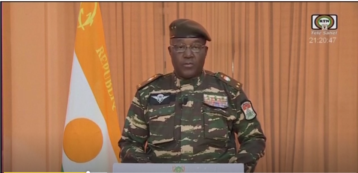 Военный правитель Нигера предостерегает от иностранного вмешательства