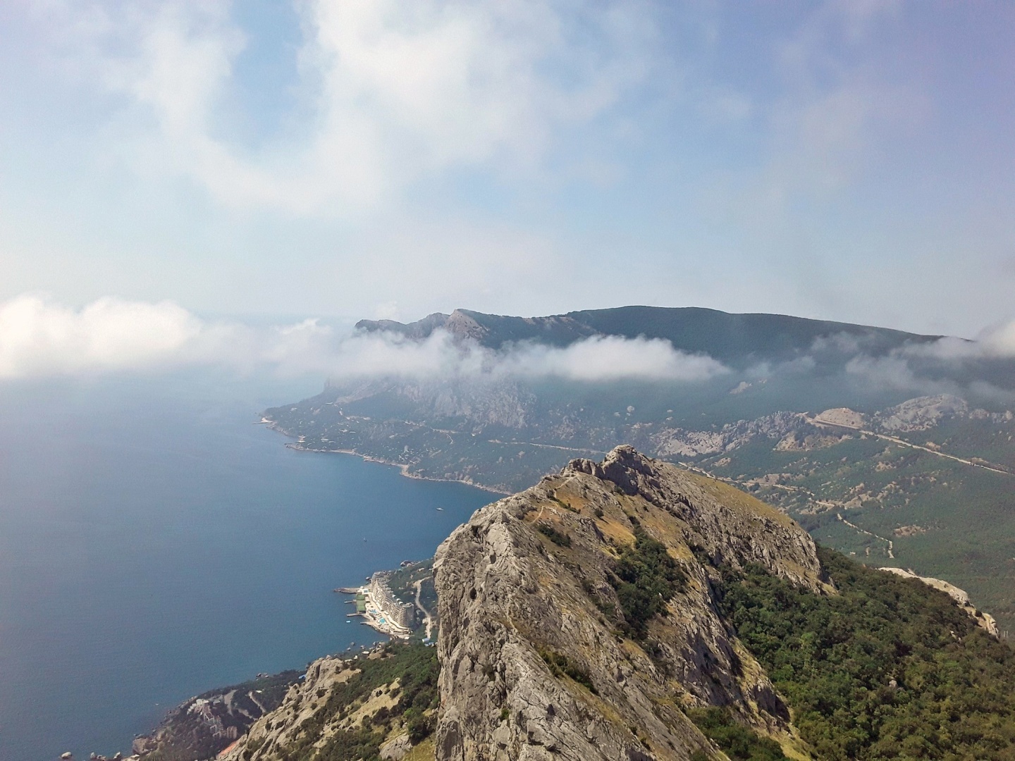 Смарт на горе. Гора Маячная Севастополь. Горы Крыма фото. Крым Севастополь гора огромная.