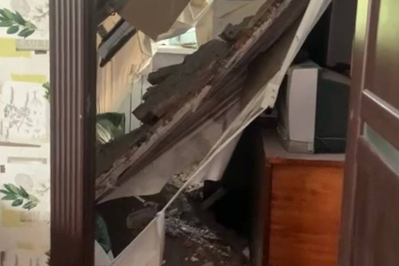 История о том, как в Хабаровске на пенсионеров обвалился потолок