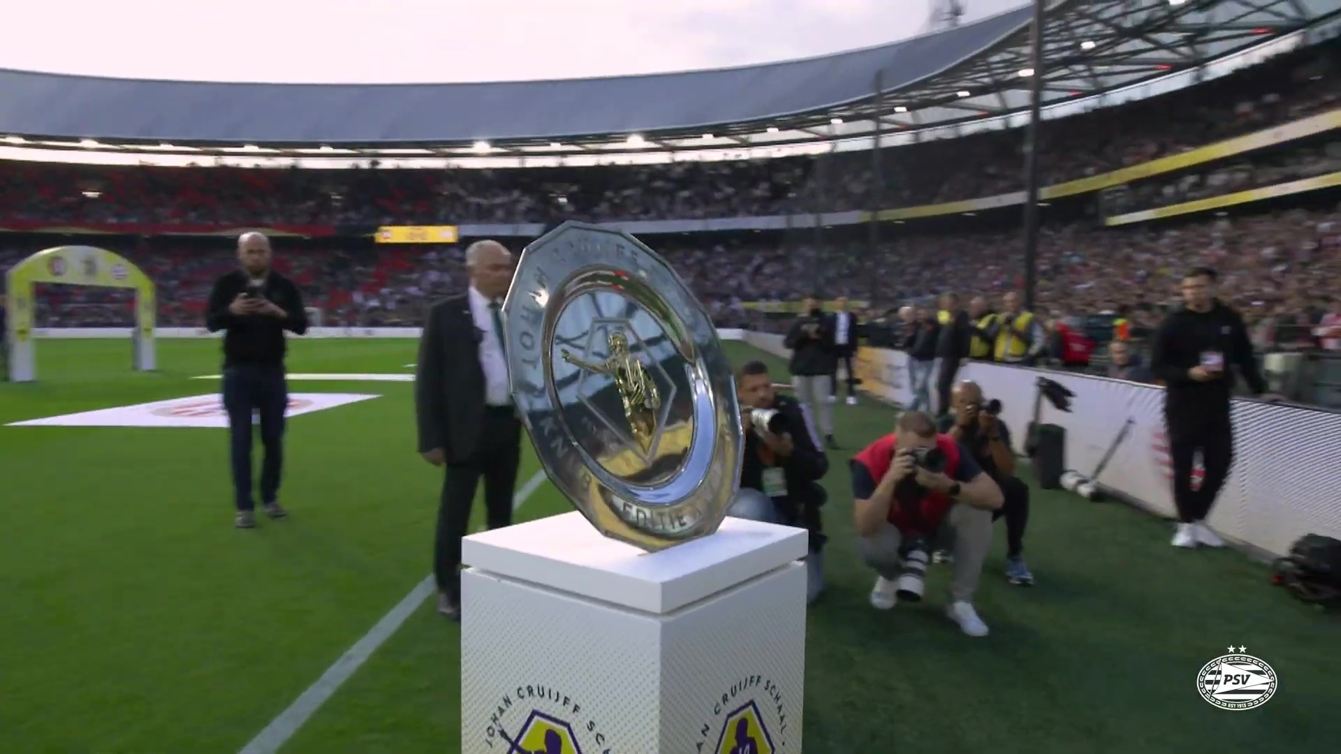 Большой футбол возвращается