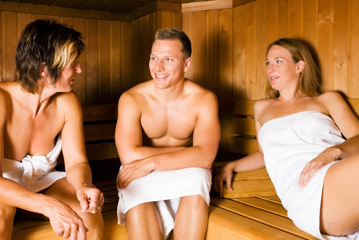 голых женщины и мужчина вместе в бане фото 70