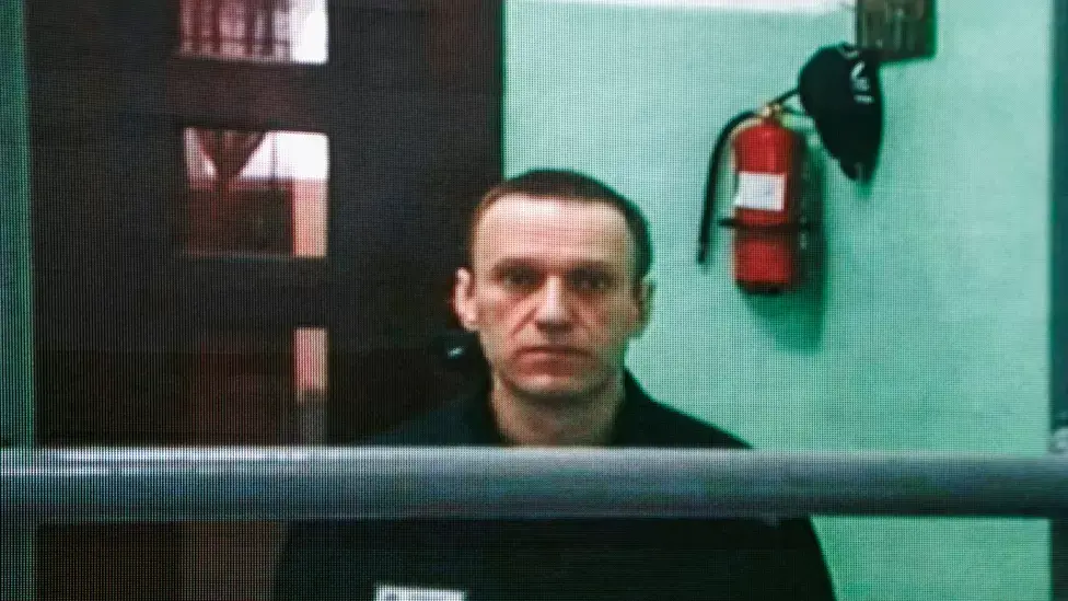 Алексей Навальный: Тюремный срок российского оппозиционера увеличен до 19 лет