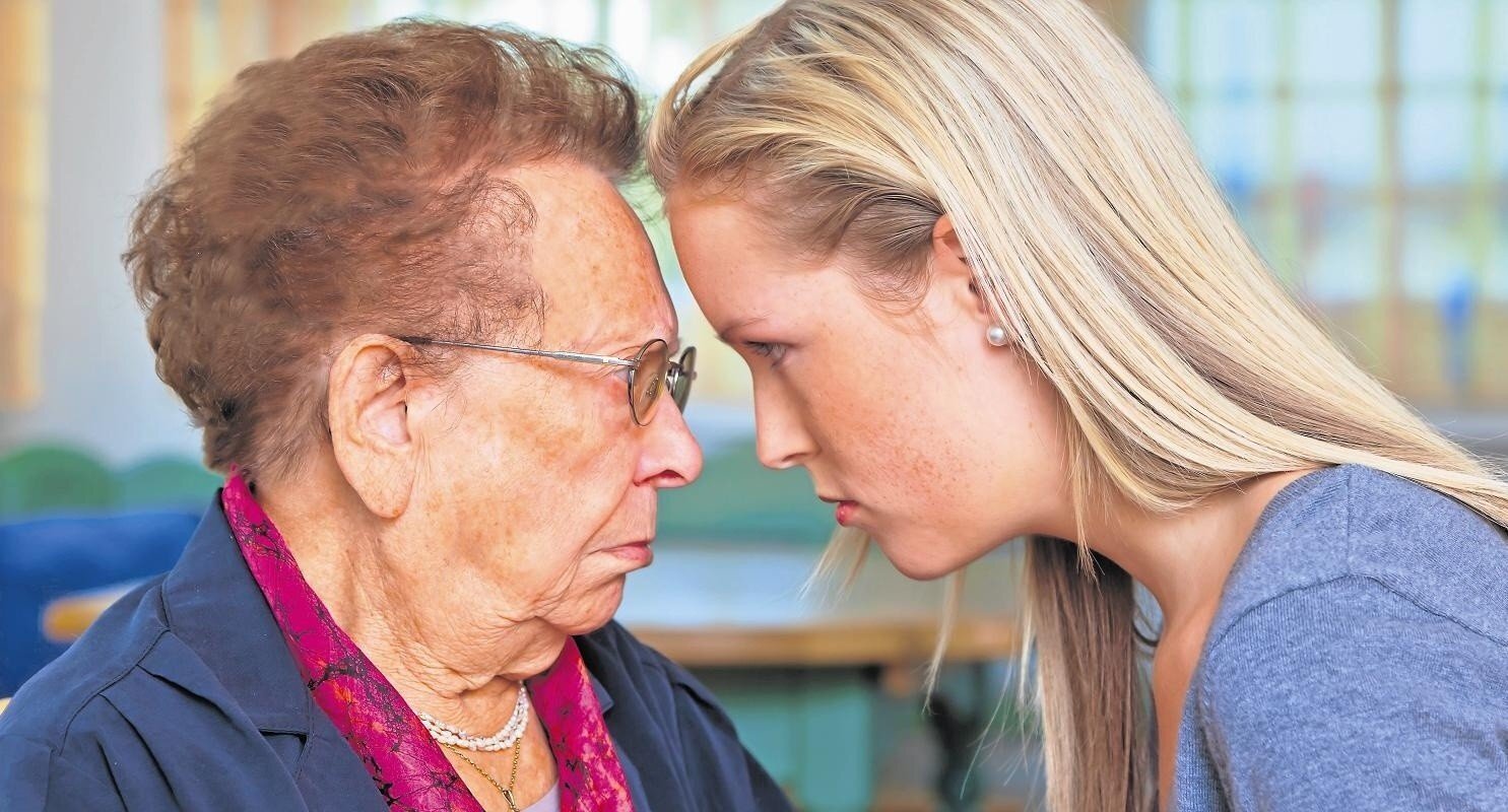 Почему бабушки и дедушки так достали? Причины семейных конфликтов