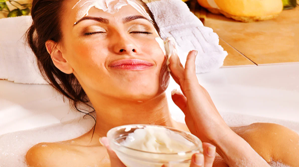 Позаботьтесь о своей жирной коже естественным образом с помощью органического увлажняющего и тонизирующего дневного крема.Красота и здоровье