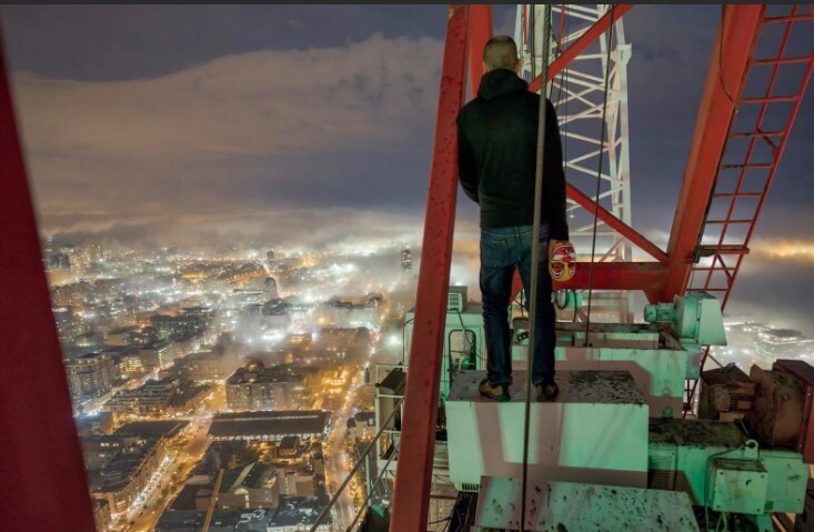 Их фотографии на крыше потрясающие. Их субкультура неоднозначна.