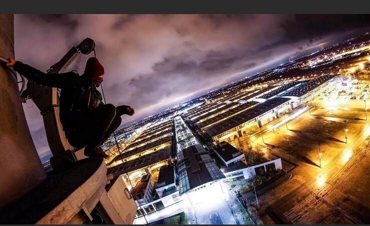Их фотографии на крыше потрясающие. Их субкультура неоднозначна.