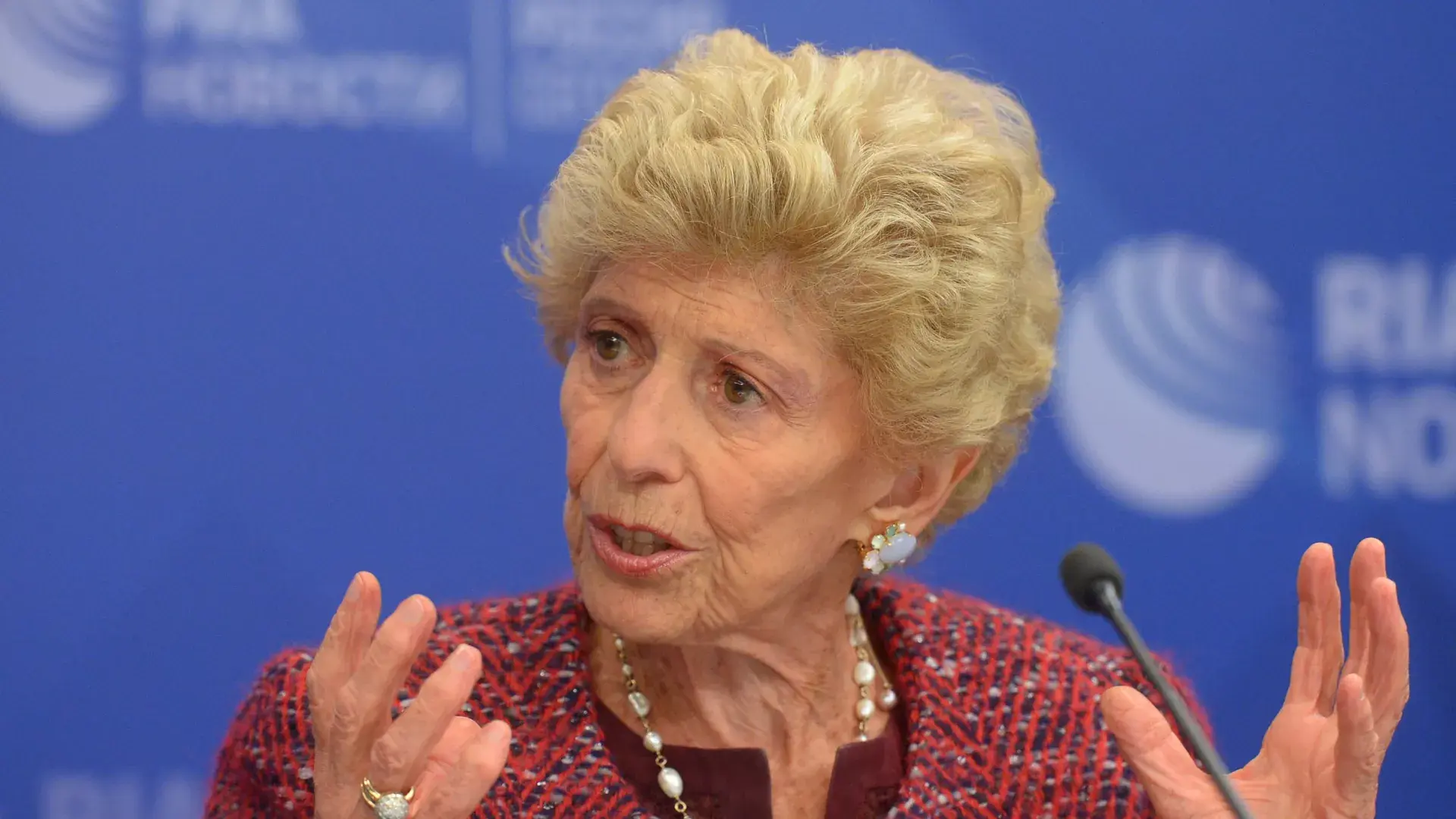 Путин выразил соболезнования из-за смерти Элен Каррер д'Анкосс