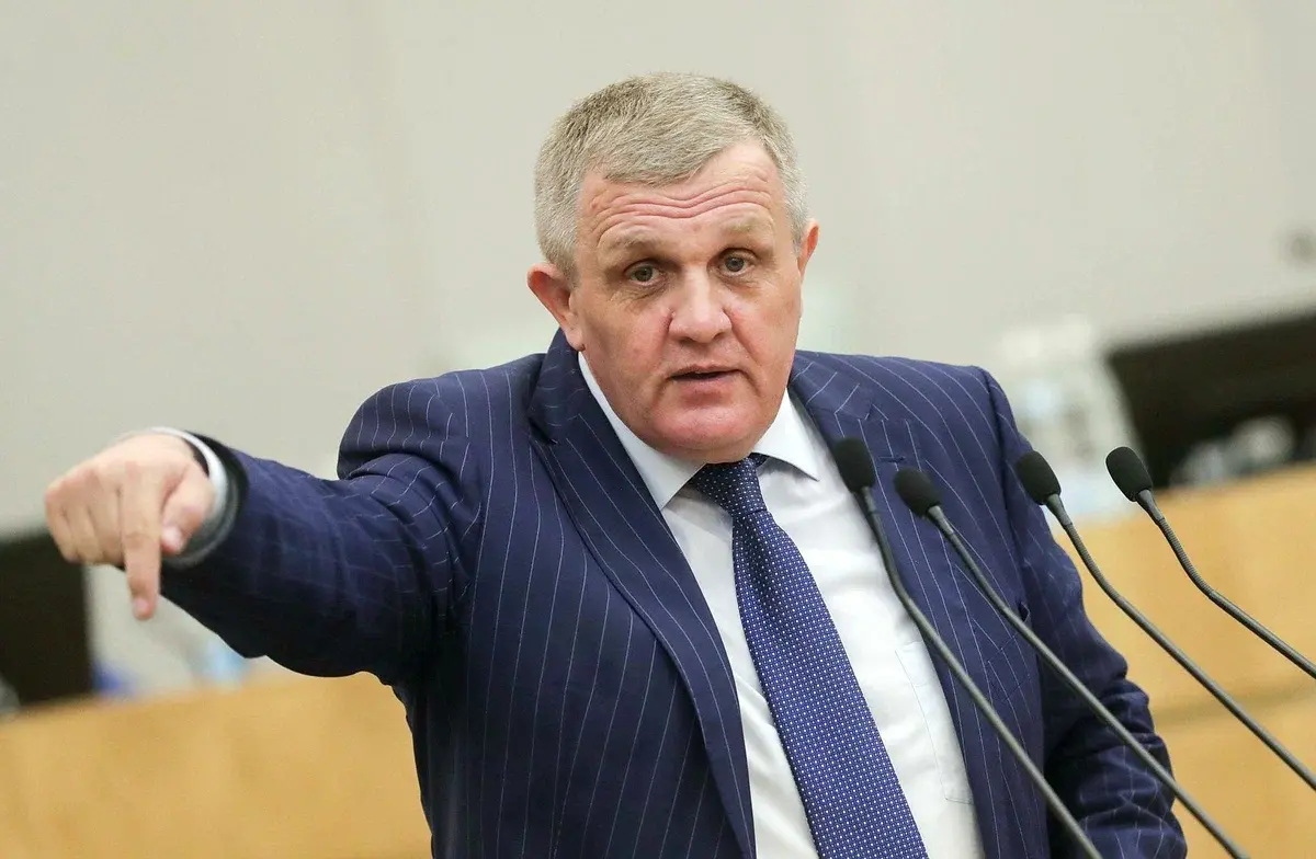 💰«Да вы отдайте деньги на необходимости людские, нищета ж накрыла Россию!» - депутат Госдумы о партии власти и олигархах.