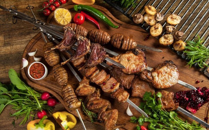 "Шашлычные шалости: 12 незыблемых правил вне времени и пространства"