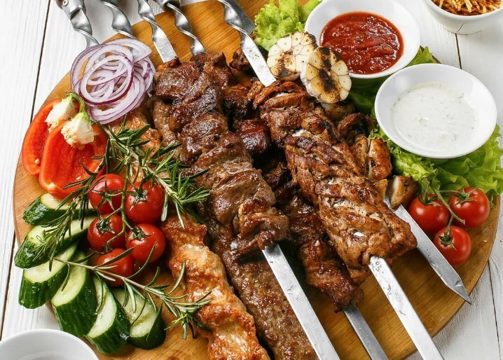 "Шашлычные шалости: 12 незыблемых правил вне времени и пространства"