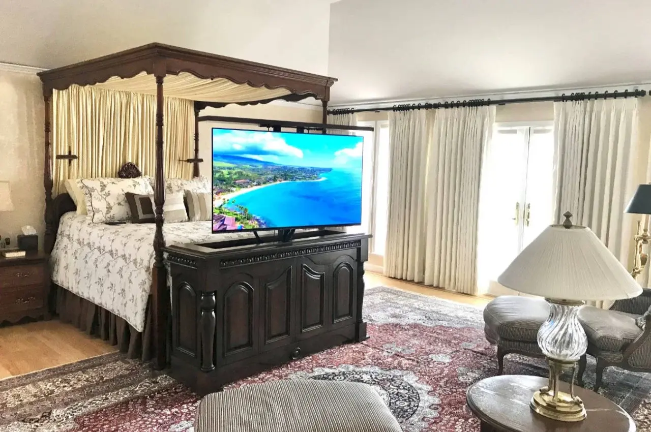 13 лучших способов разместить телевизор в спальне