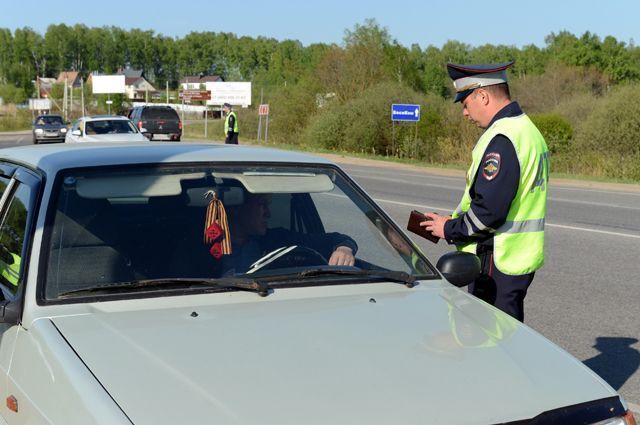 Почему многие водители перестали моргать фарами при виде засады ДПС?