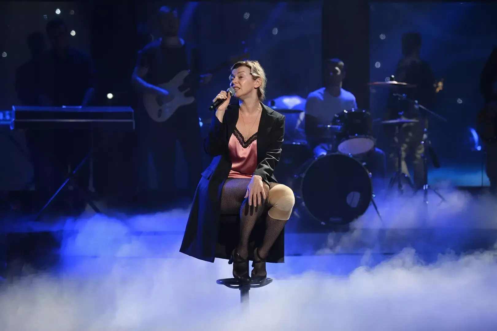 Лада Дэнс стала жертвой ДТП и напомнила всем об ответственности на дорогах.