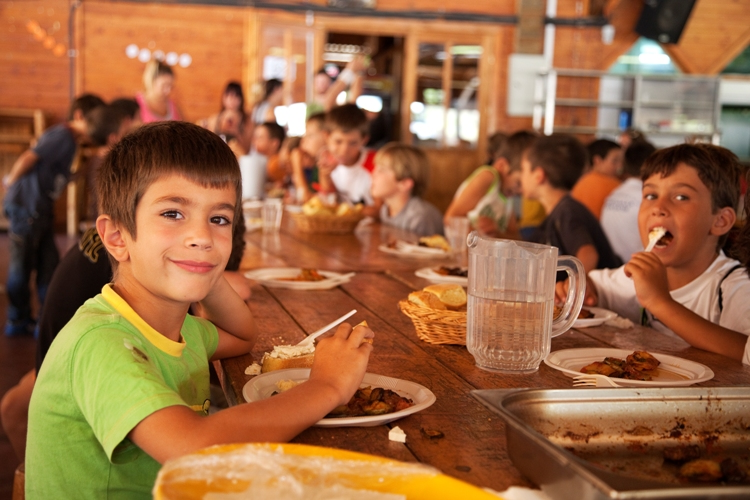 В детских лагерях – тухлые продукты, на море – ротавирус.