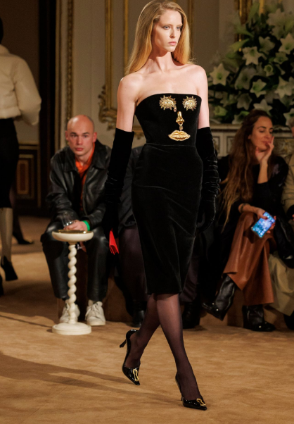 Все смотрят на потрясающее сюрреалистичное свадебное платье Мишель Йео