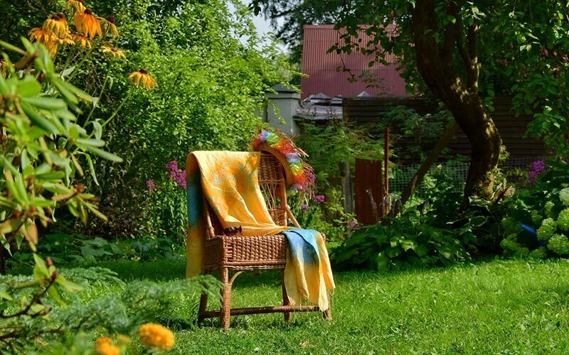 Садоводство в отпуске: как совместить отдых и заботу о дачном участке