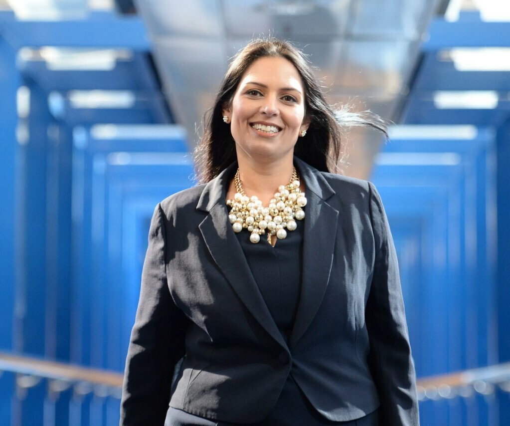 "Власть и мода: Как женщины-политики используют стиль для самовыражения"