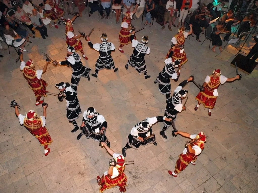 "Мореска: Пленяющий ритуал, скрытый во времени"