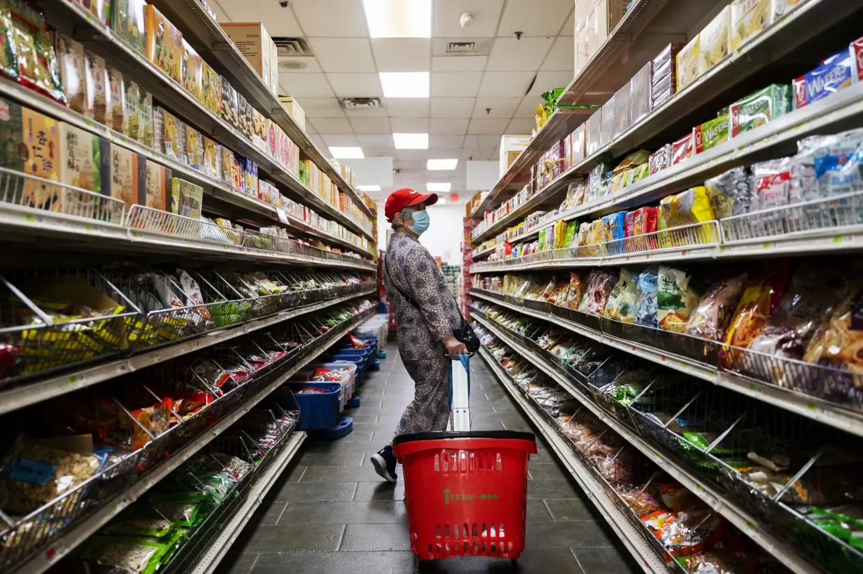 Инфляция снизилась, но до «нормальных» цен на повседневные покупки еще далеко.