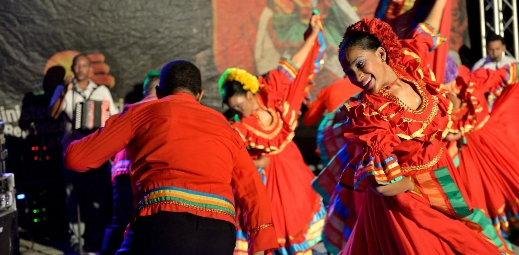 "Магия и энергия Меренге: Взрывной танец, загадывающий жизнь"