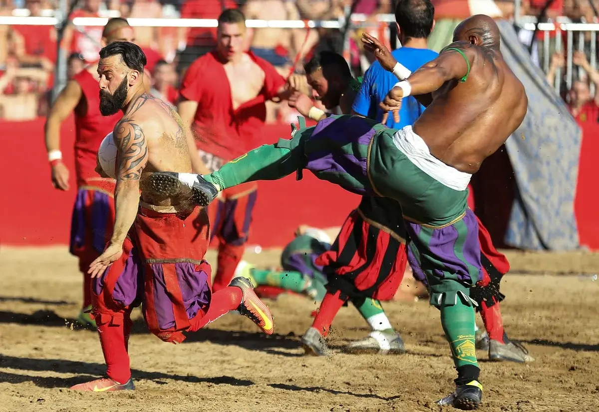 Страшный сон профессиональных футболистов - флорентийский кальчо