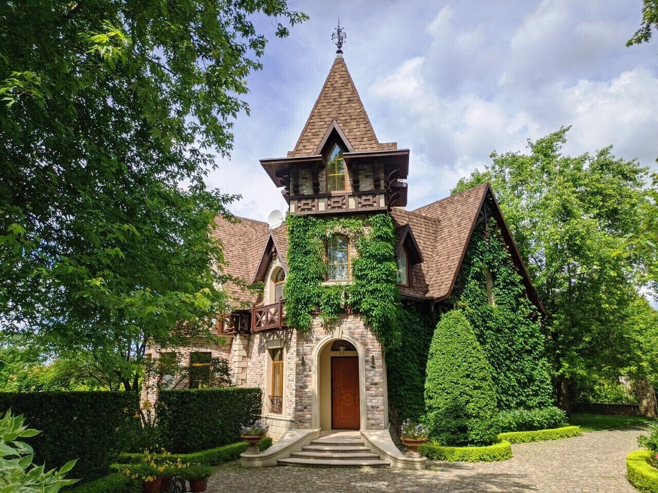 Усадьба Ореховно: французский сад, грот для отдыха и другие достопримечательности открыты для посещения туристов.