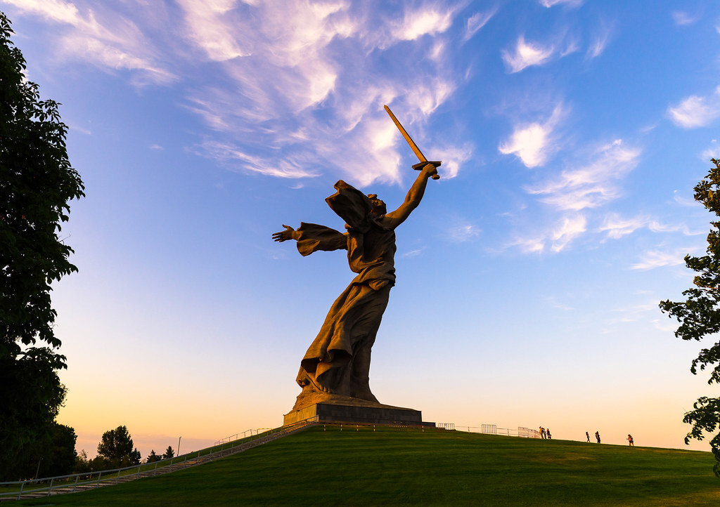 Пришло время многие вещи изменять. Пора "смотреть правде в глаза". Нам необходимо "расставить все точки над i"