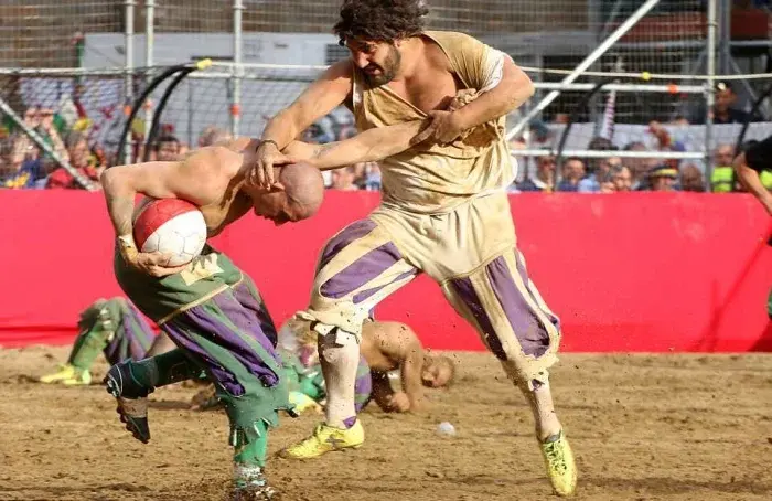 Страшный сон профессиональных футболистов - флорентийский кальчо