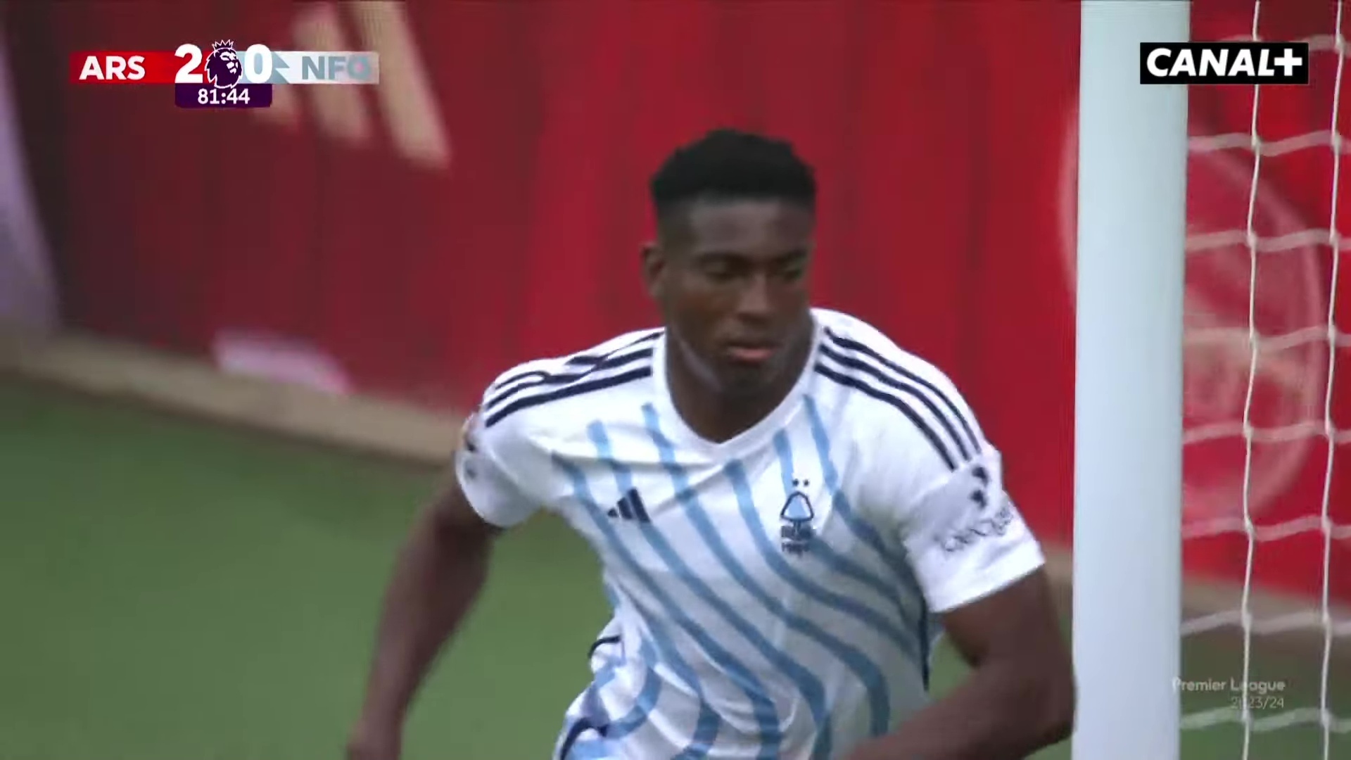 Канониры победили лесников и не отпустили в отрыв горожан