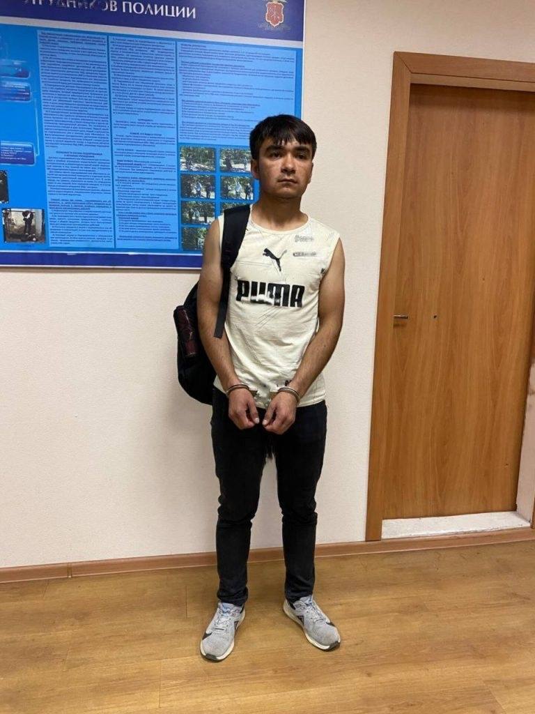 В Питере мигрант поджег военкомат по требованию проститутки.