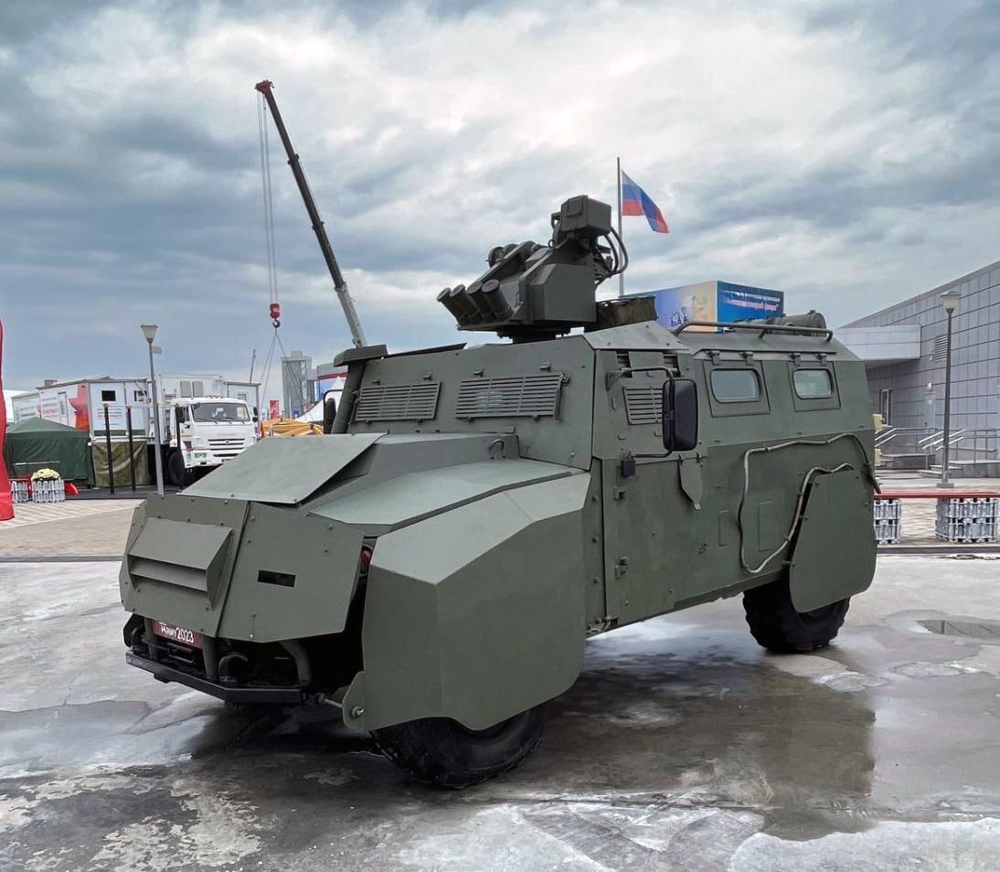 Военные заказали "апокалиптические" броневики "Безумный Макс" на базе "Тигра-М"